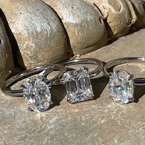 2.5ct Oval Crushed Ice Moissanite Ring - Picture 13 of 13